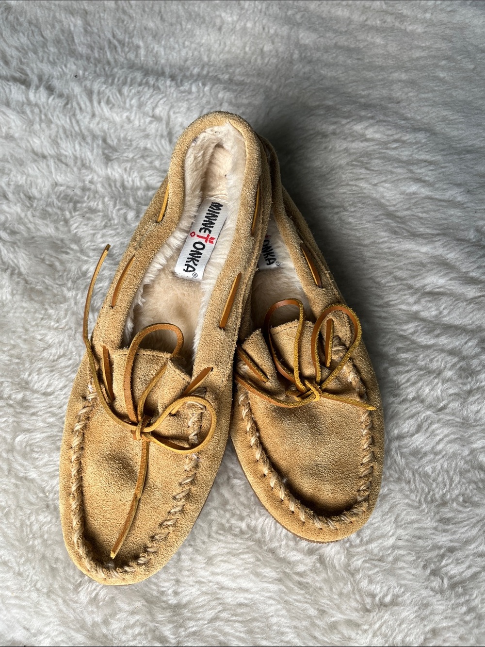 Minnetonka Women’s Light Brown Suede Moccasins with Bow